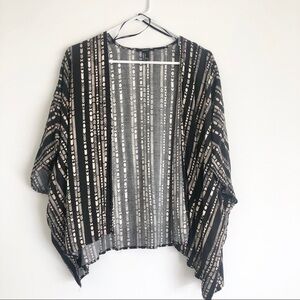 Forever 21 Black and Cream Kimono Size S